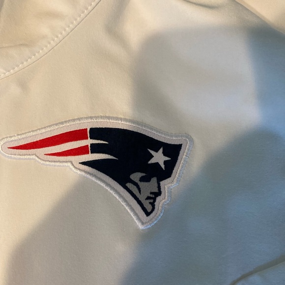 White, Short Sleeve, New England Patriots 2022 SideLine Quarter Zip - Picture 2 of 8